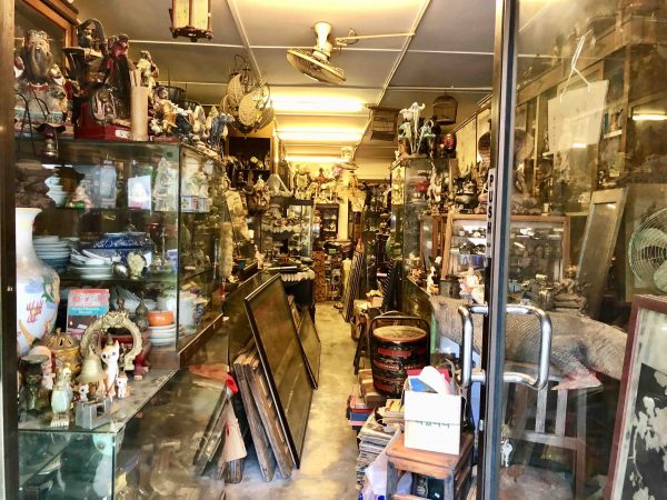 justthesizzle-inside-penang-antiques-chulia-street